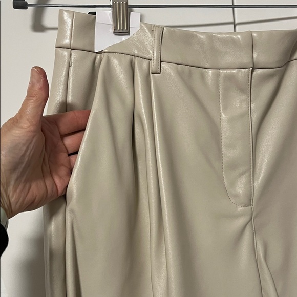 NWOT X REVOLVE House of Harlow 1960 Cream Faux Leather Bermuda Shorts, Size M - Picture 4 of 9